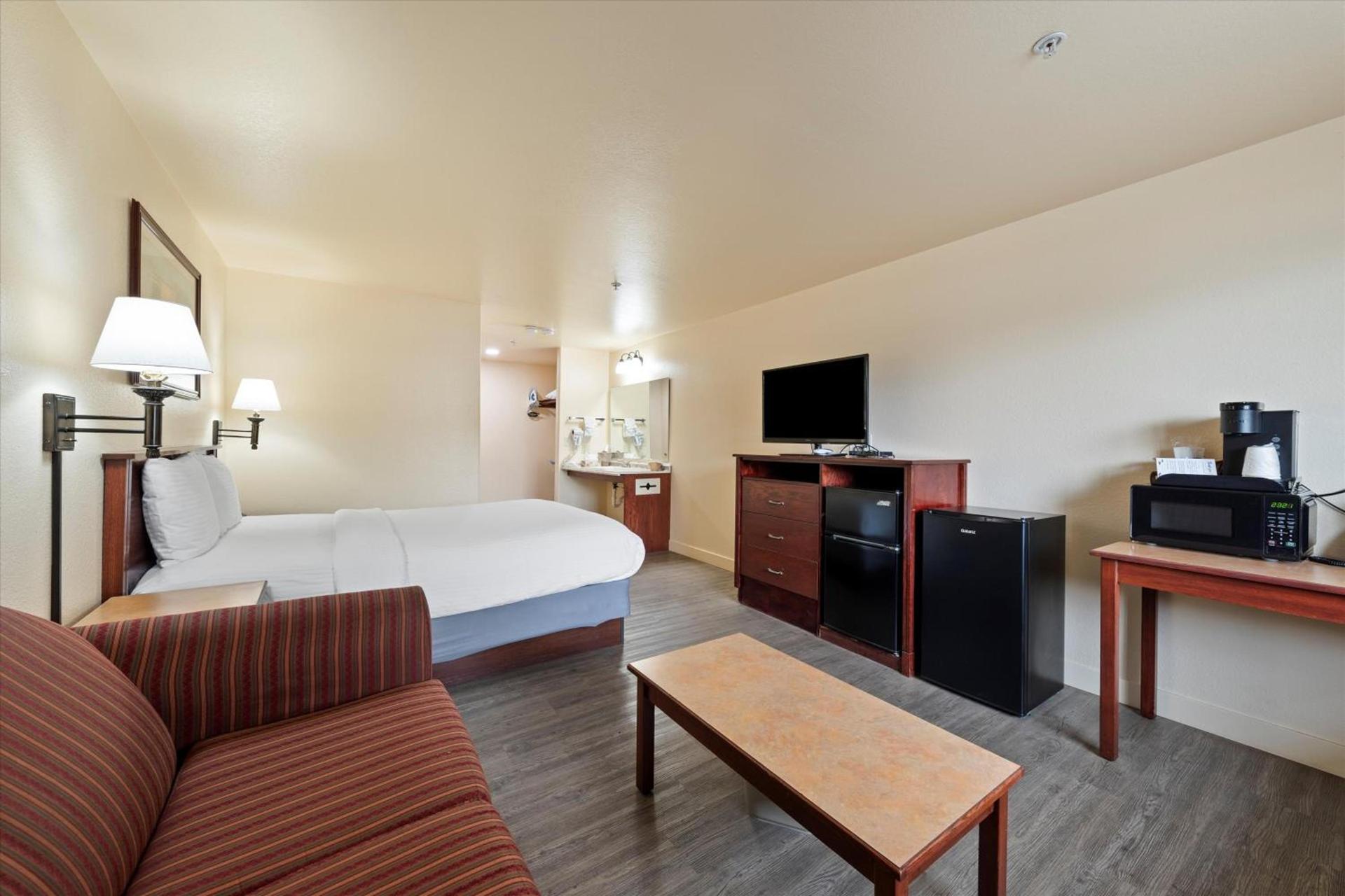 Quincy INN and Suites photo 85