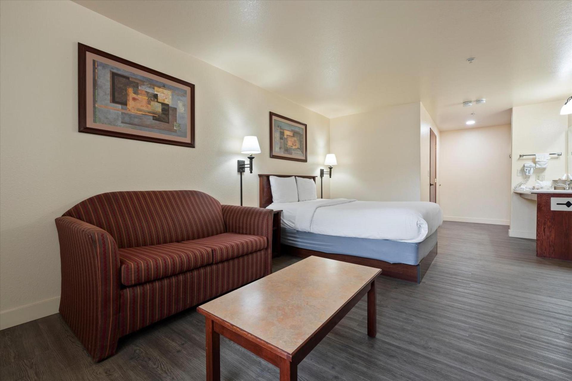 Quincy INN and Suites photo 88