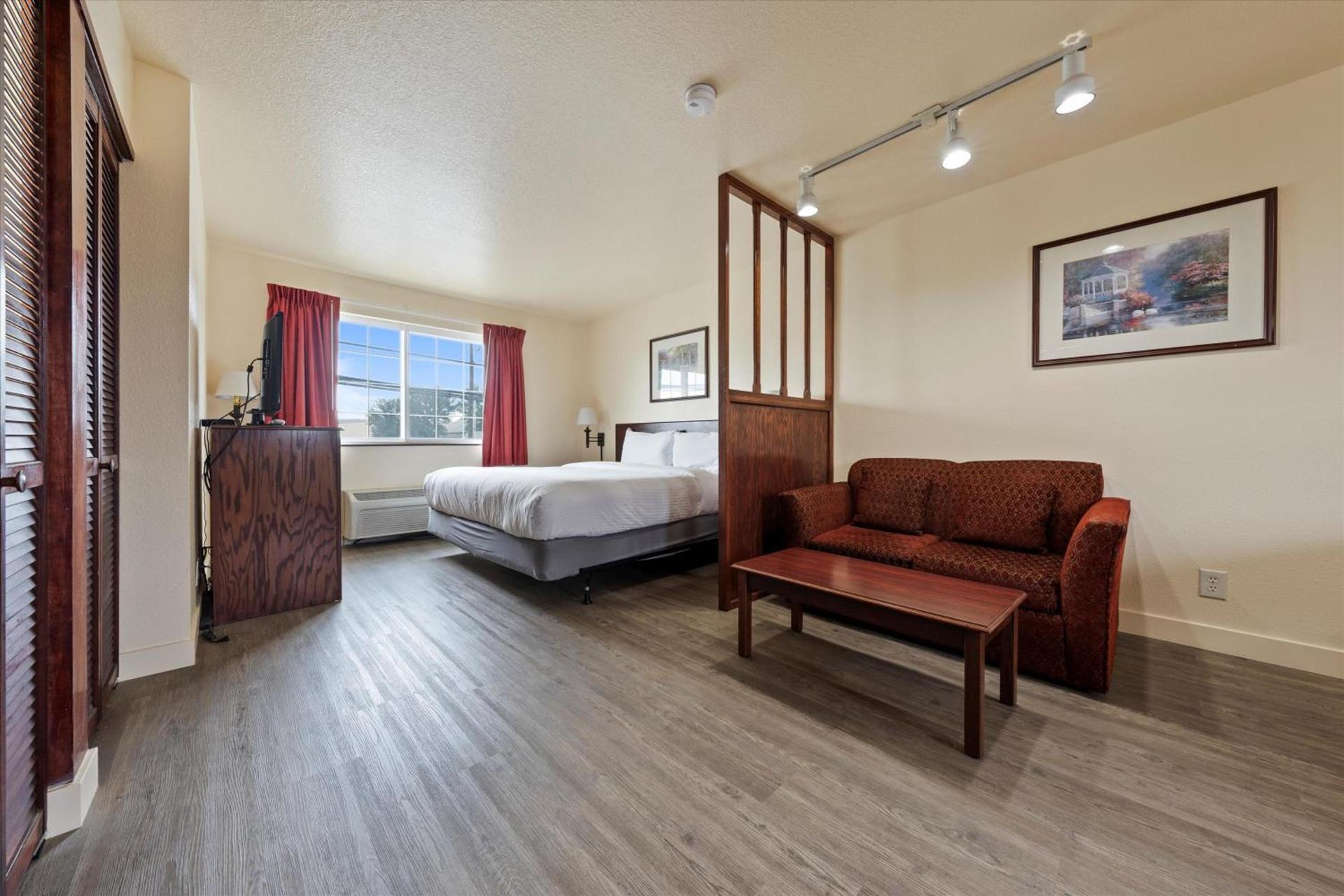 Quincy INN and Suites photo 5