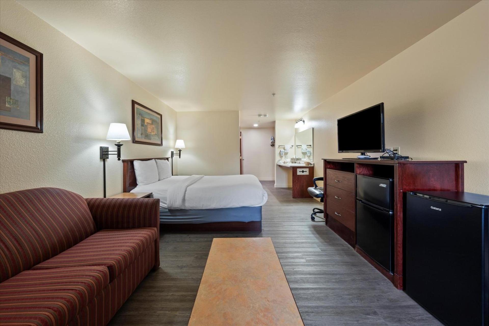 Quincy INN and Suites photo 80