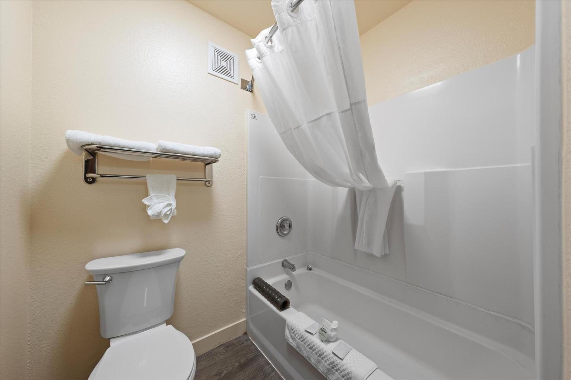 Quincy INN and Suites photo 62