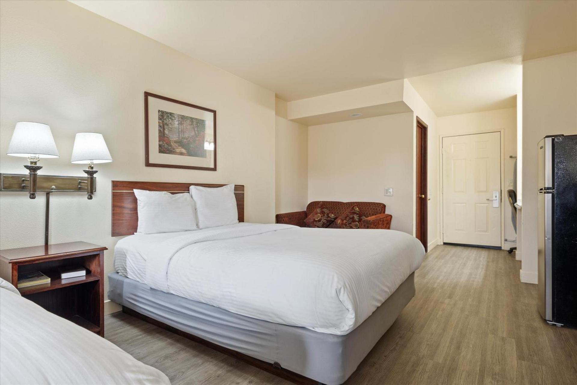 Quincy INN and Suites photo 58