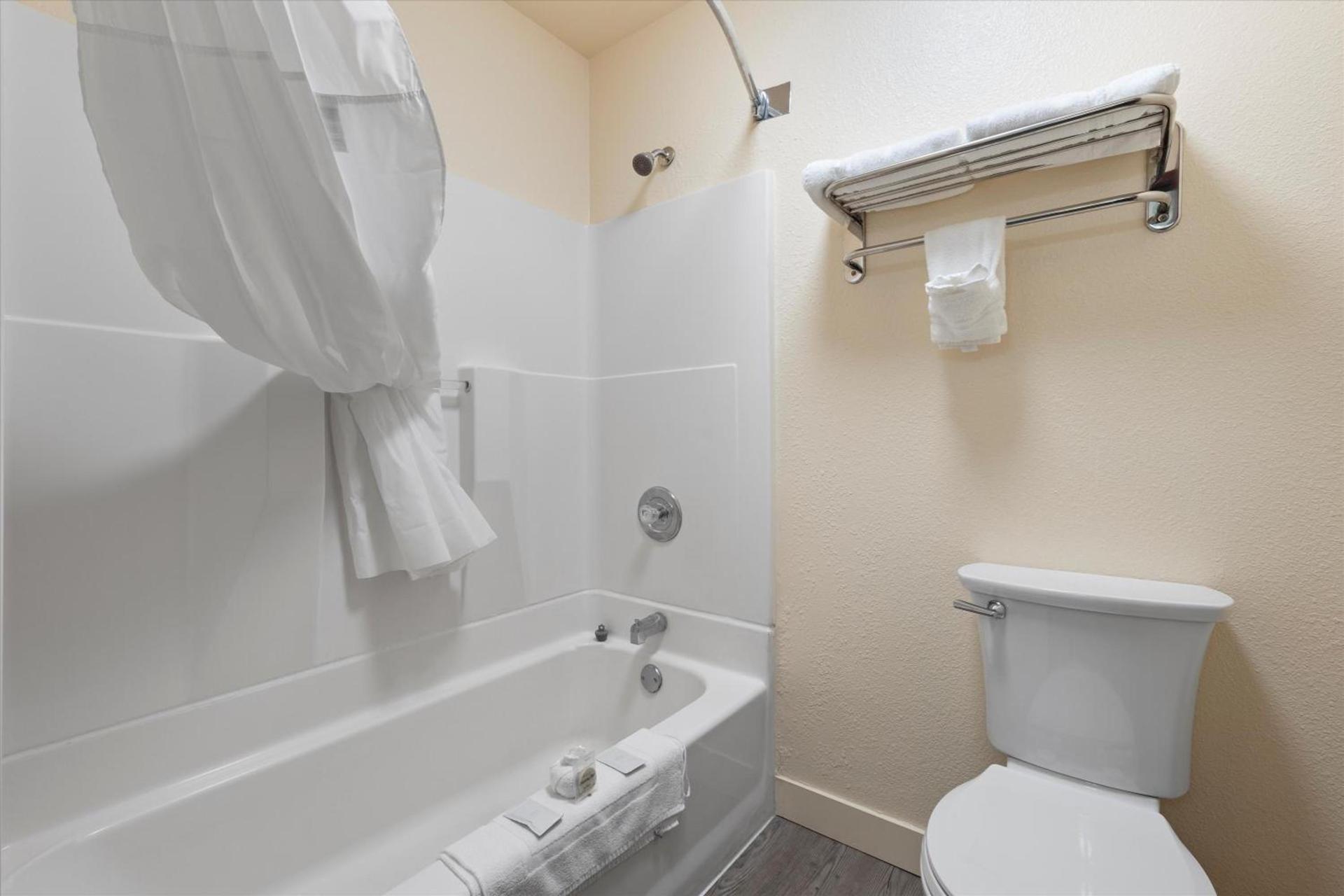 Quincy INN and Suites photo 74