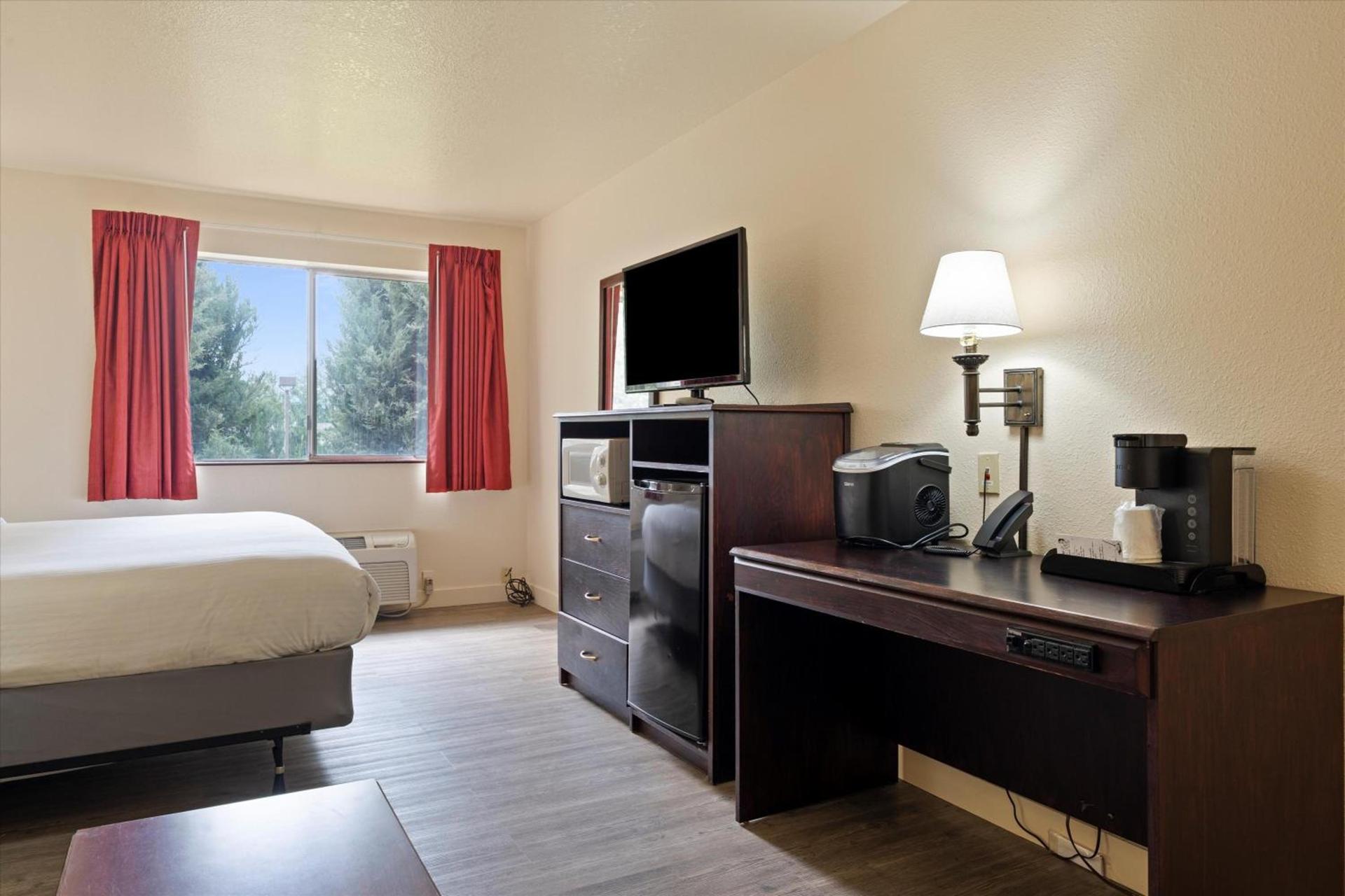 Quincy INN and Suites photo 68