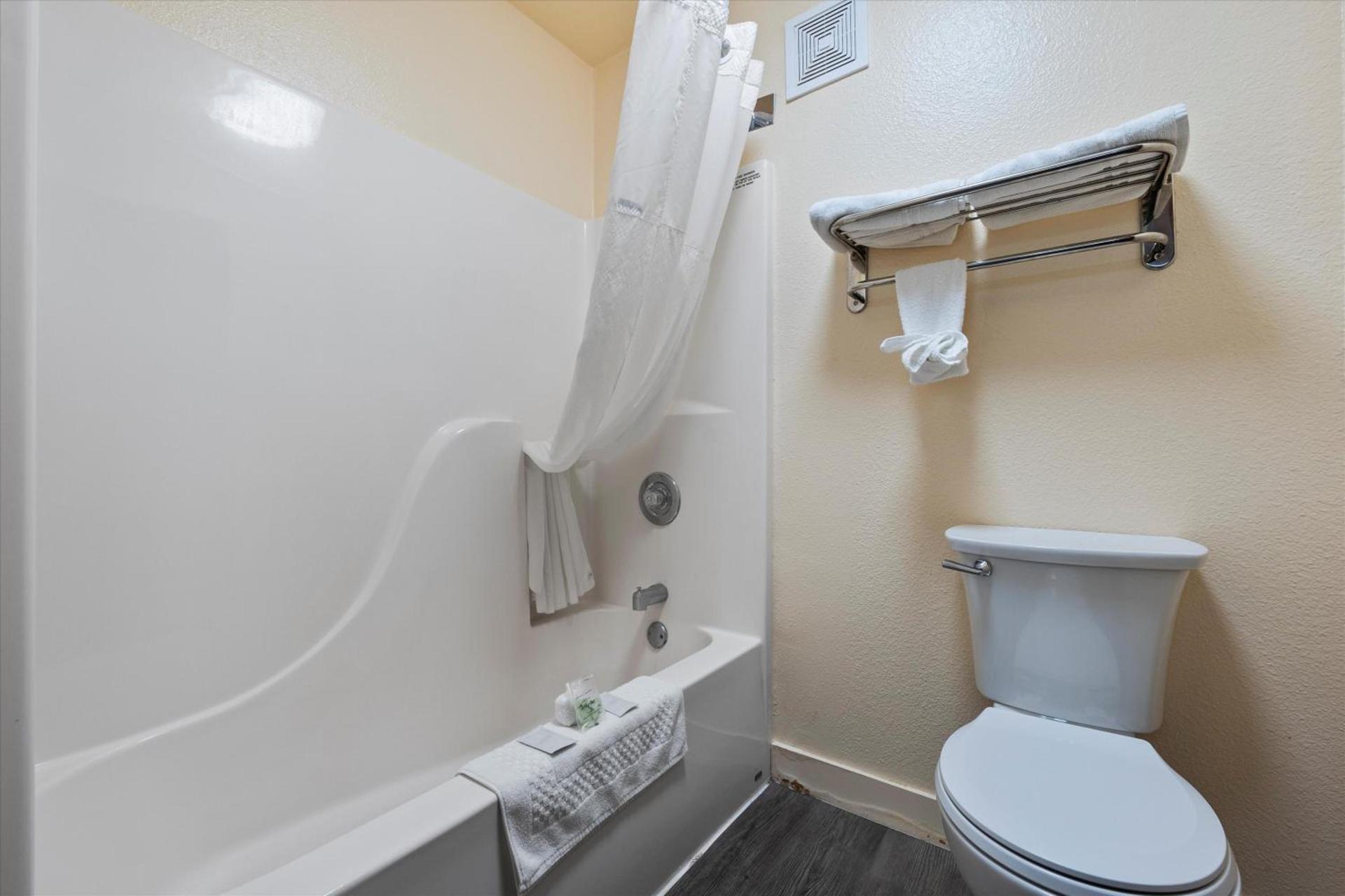 Quincy INN and Suites photo 77
