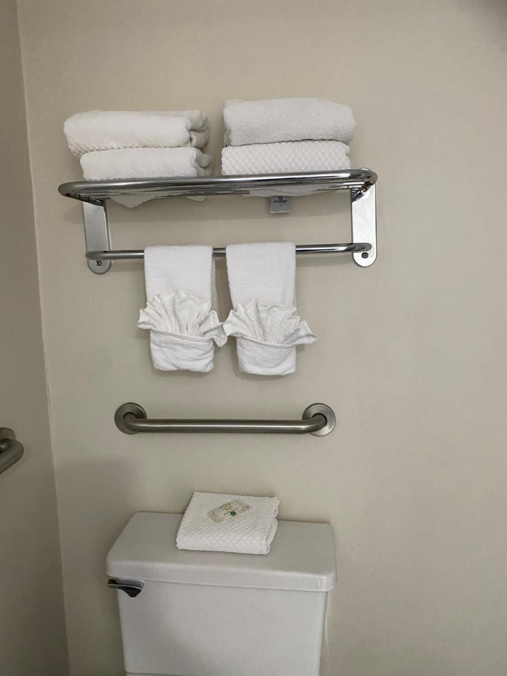 Quality Inn & Suites Goodyear - Phoenix West photo 9