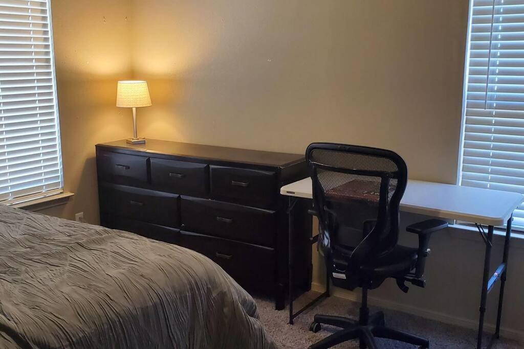 Spacious Master bedroom photo 24