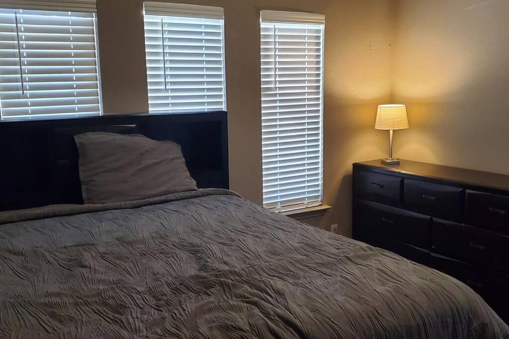 Spacious Master bedroom photo 38