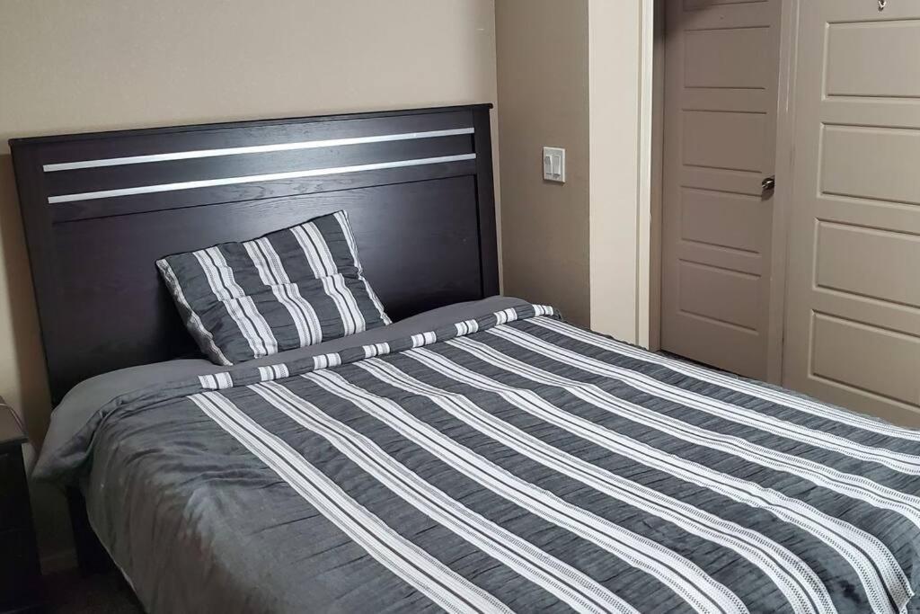 Spacious Master bedroom photo 43