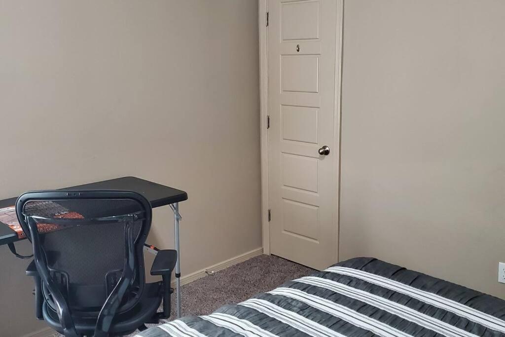 Spacious Master bedroom photo 39