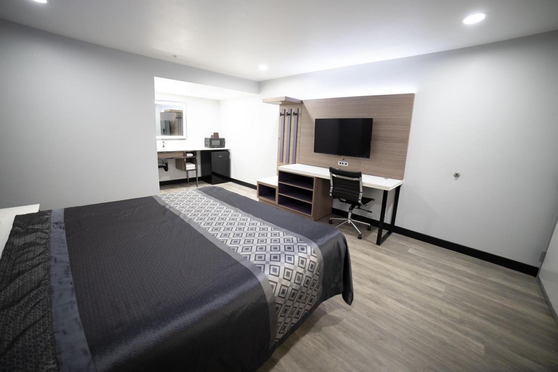Express Inn & Suites Ontario Airport photo 3