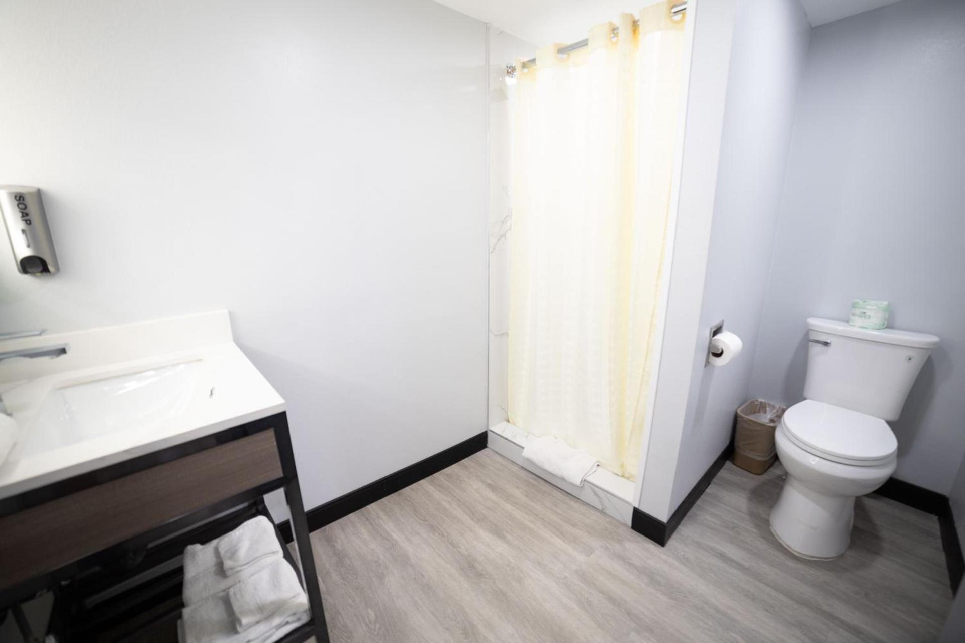Express Inn & Suites Ontario Airport photo 29