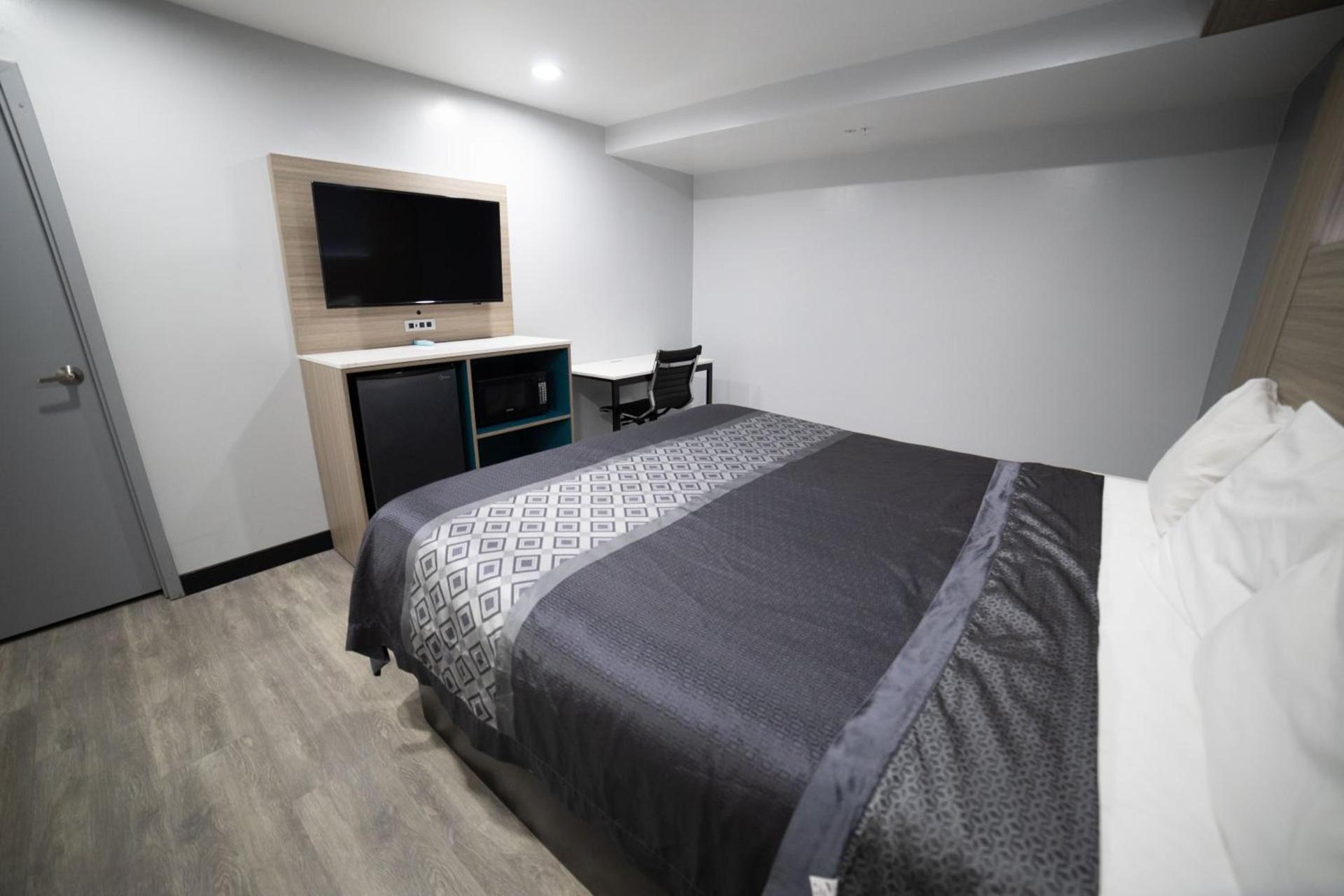 Express Inn & Suites Ontario Airport photo 31
