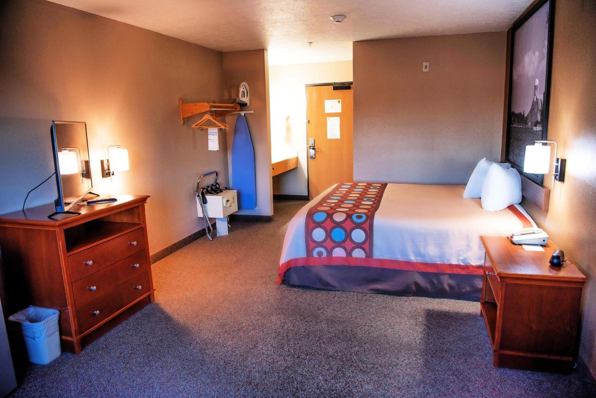 Super 8 by Wyndham Gallipolis Pt Pleasant Area photo 22