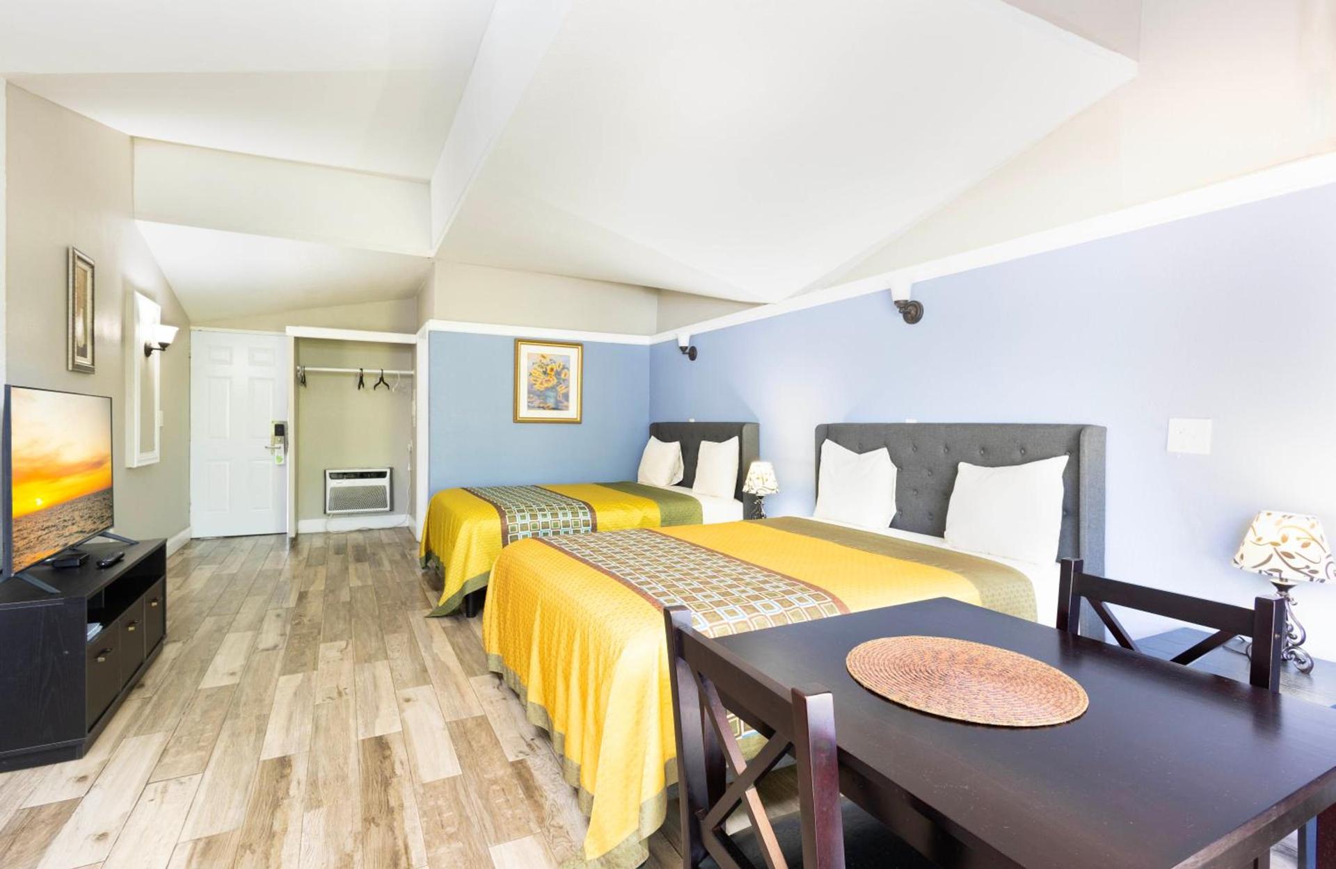 Warm Mineral Springs Motel photo 10