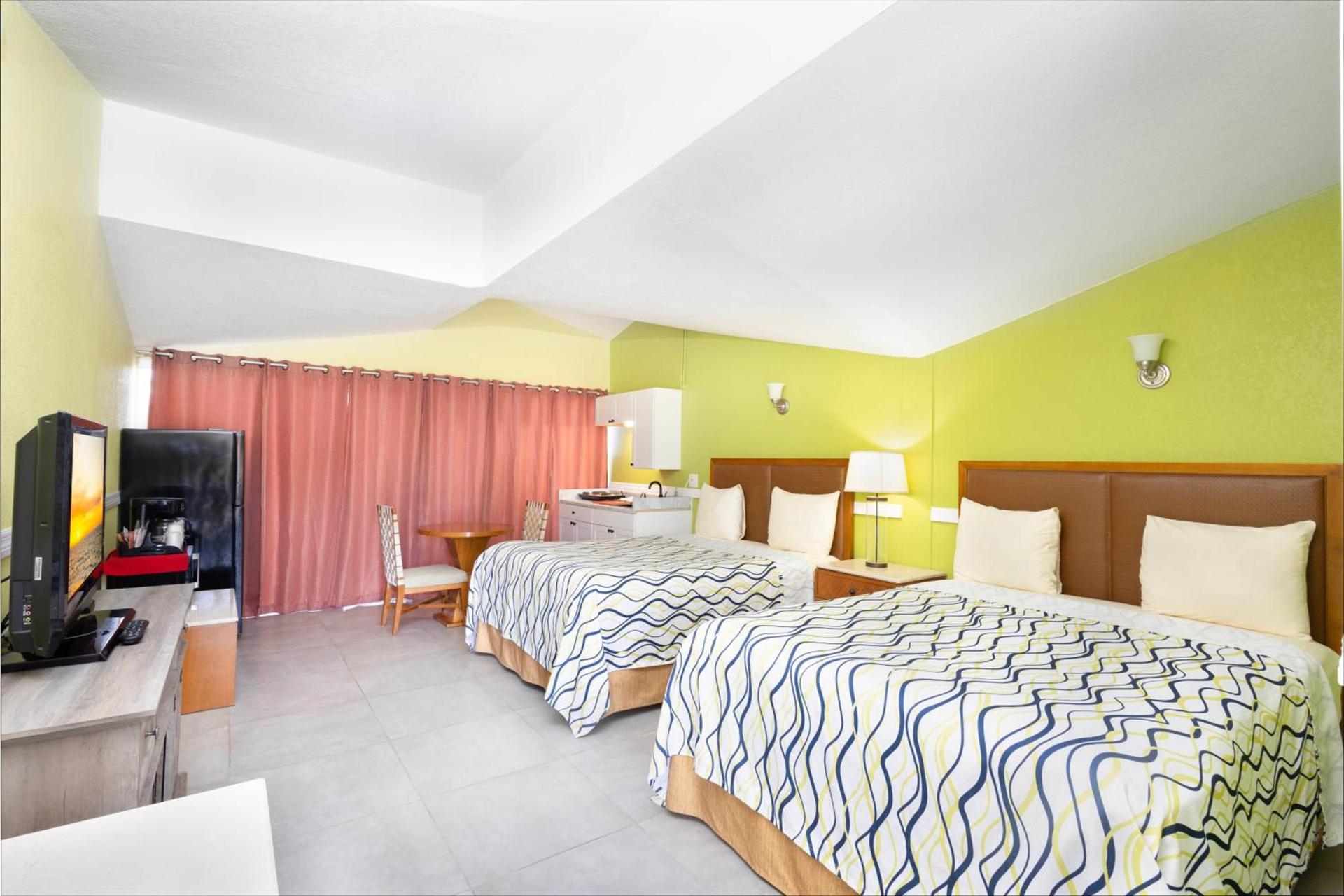 Warm Mineral Springs Motel photo 12