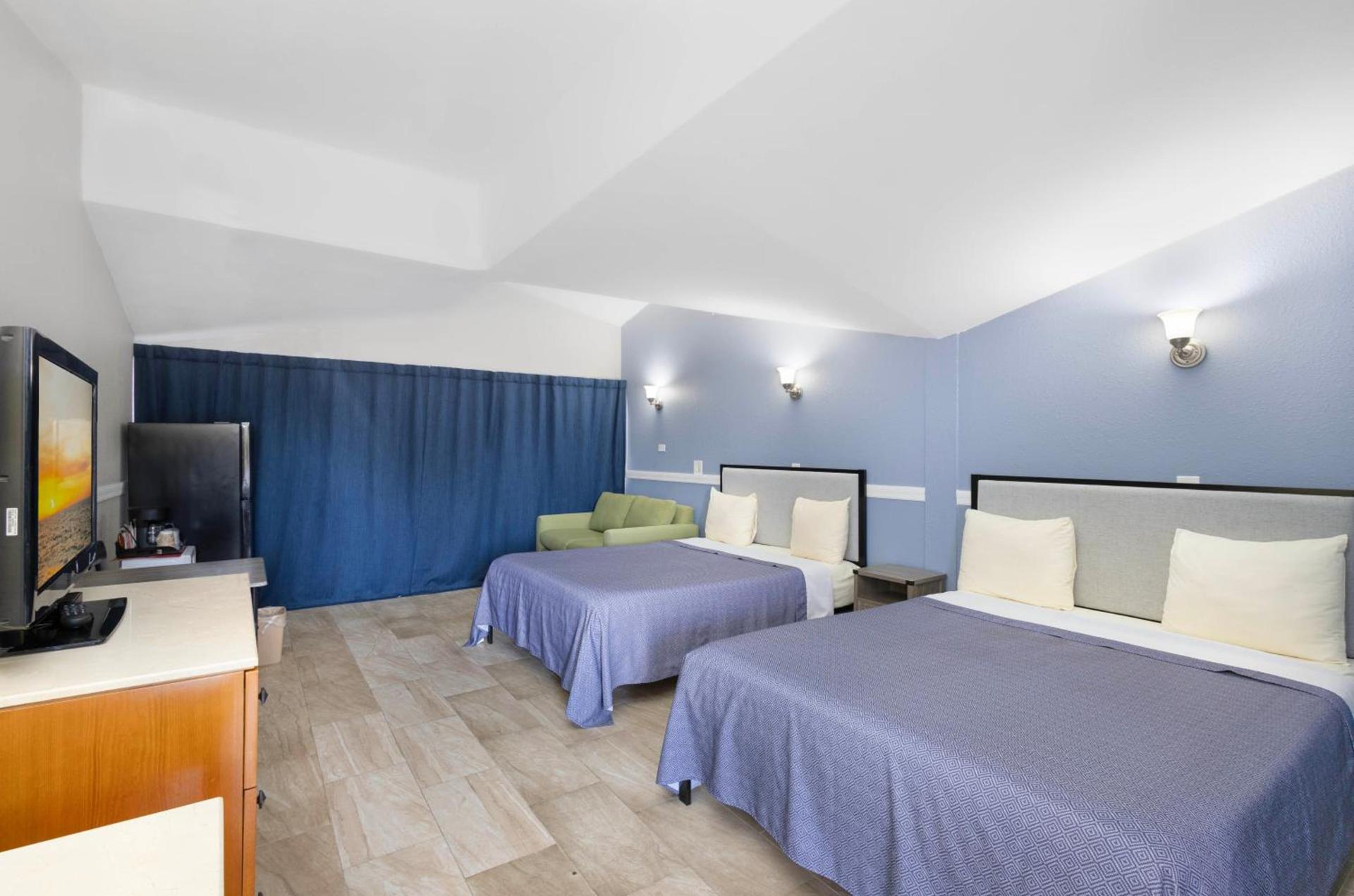 Warm Mineral Springs Motel photo 17