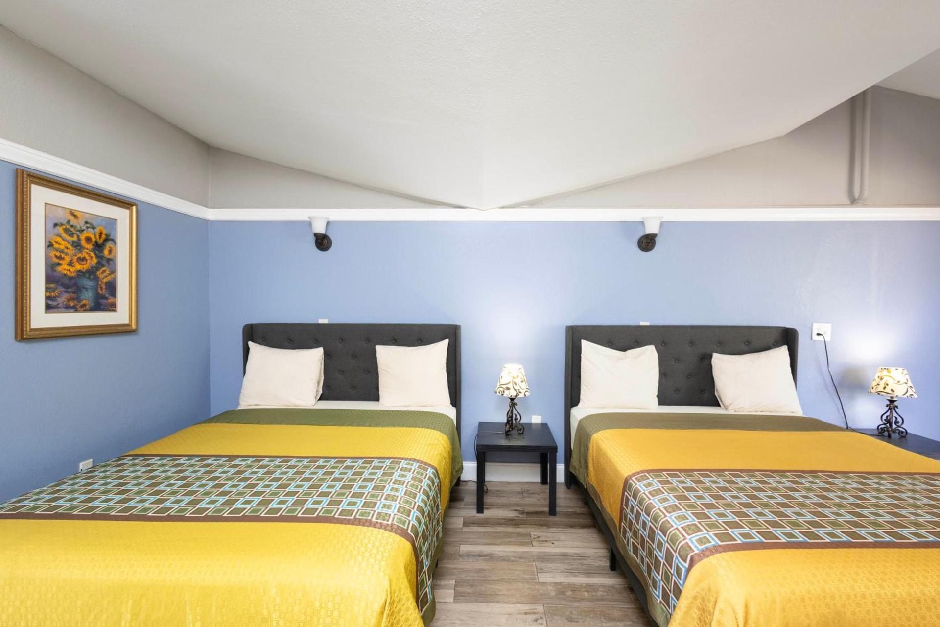 Warm Mineral Springs Motel photo 13