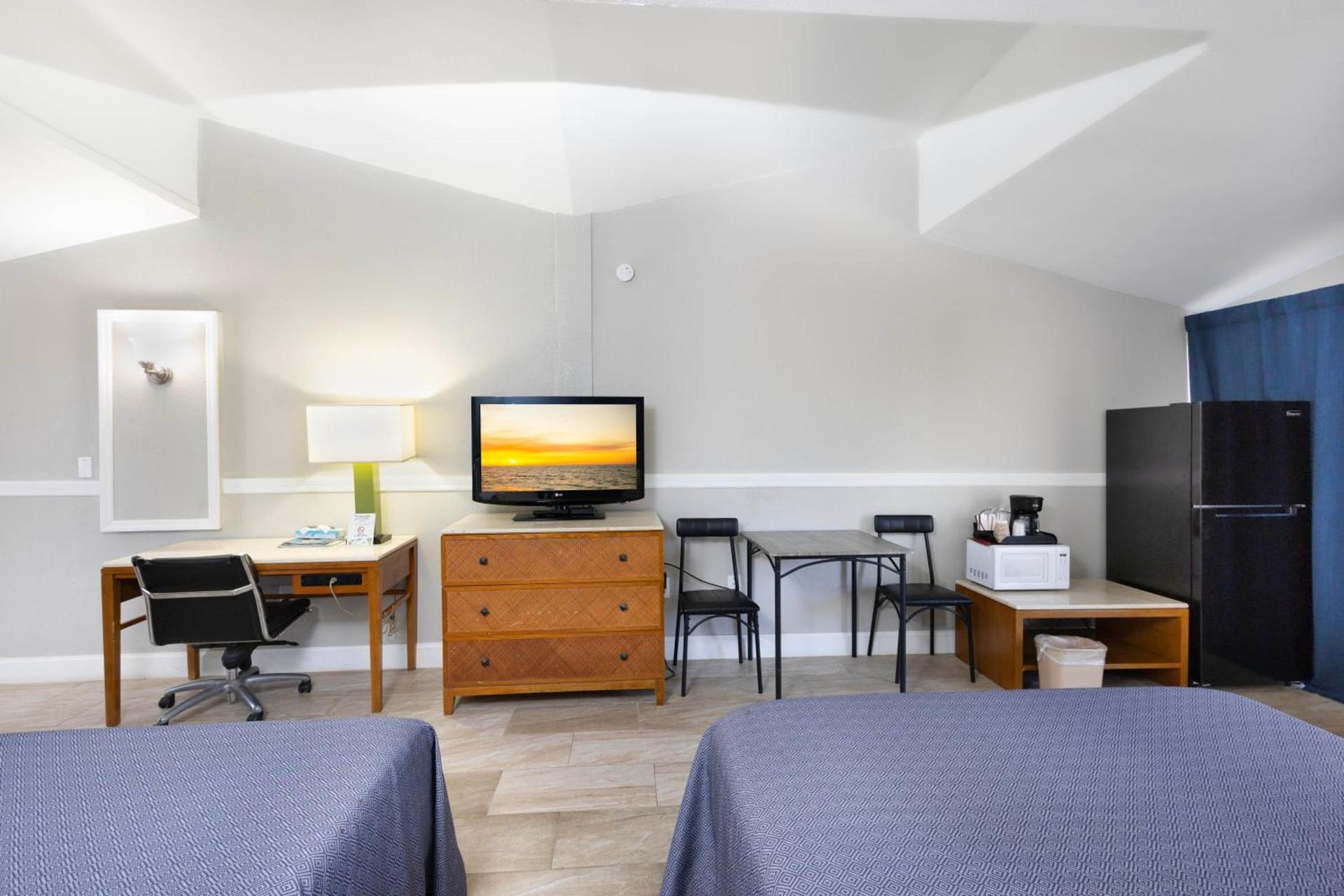 Warm Mineral Springs Motel photo 19