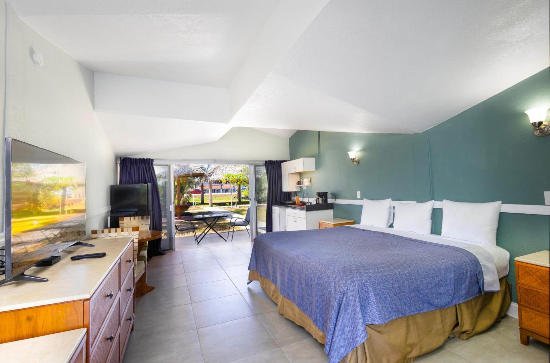 Warm Mineral Springs Motel photo 31