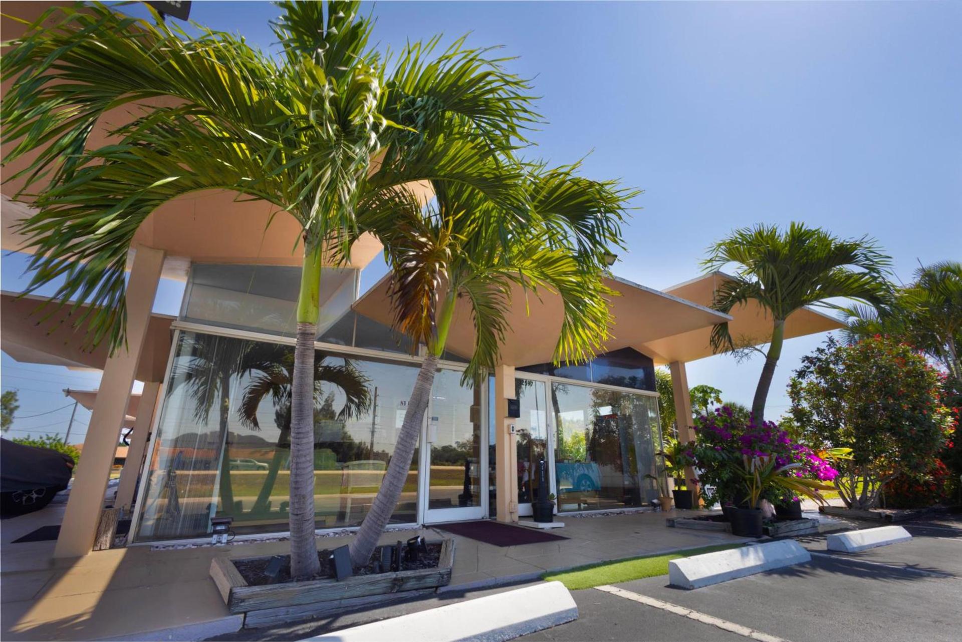 Warm Mineral Springs Motel photo 23