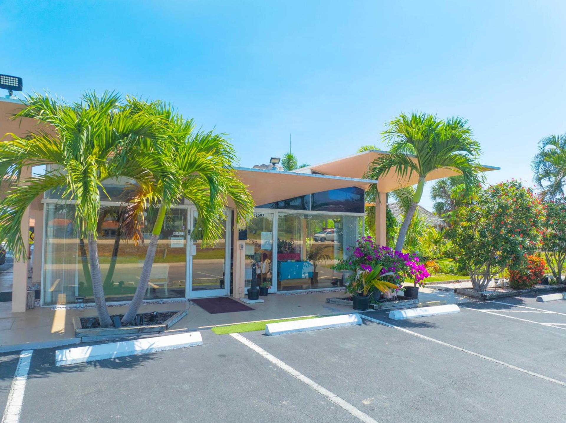 Warm Mineral Springs Motel photo 1
