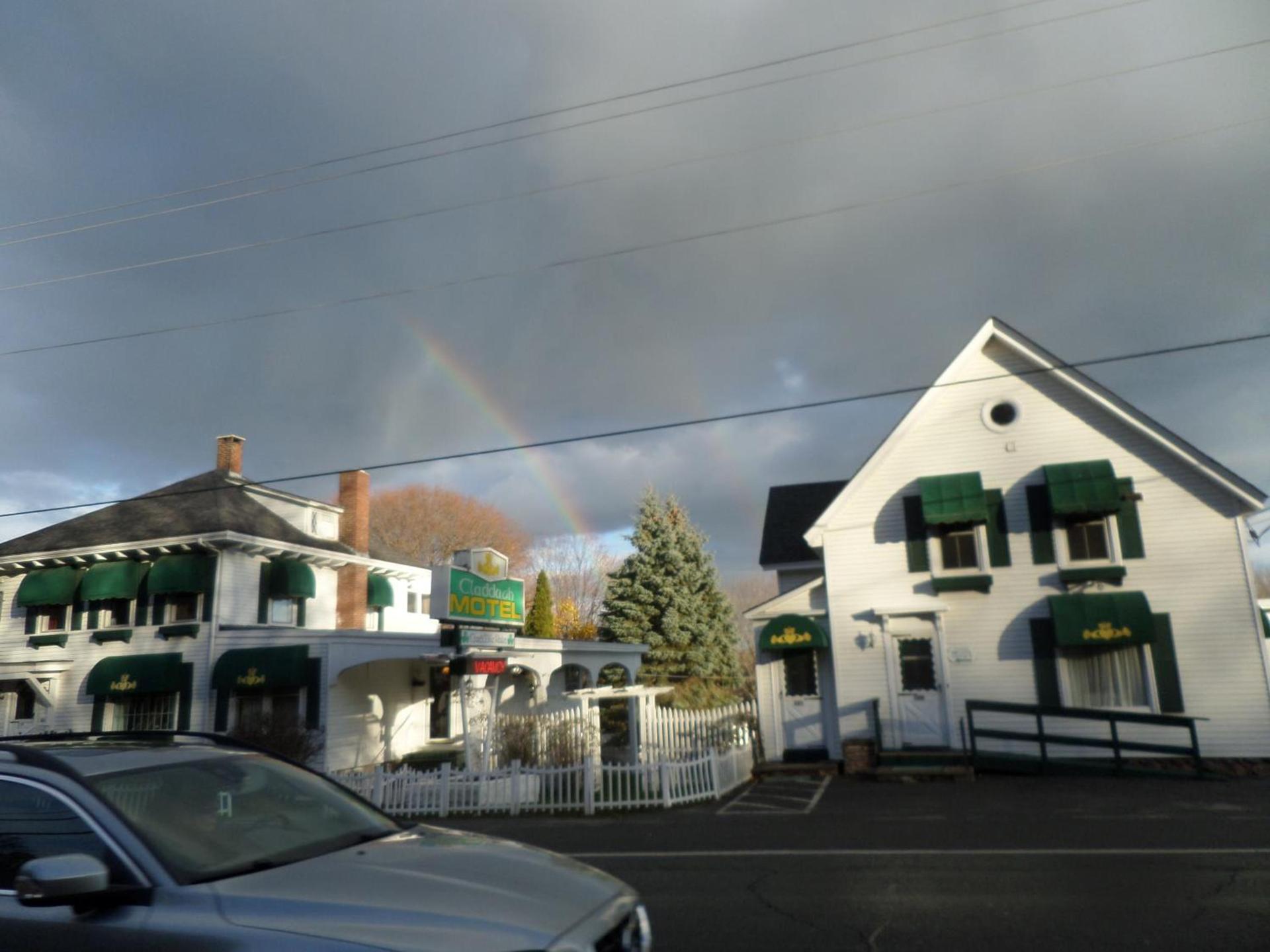 Claddagh Motel & Suites photo 32