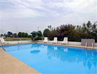 Days Inn by Wyndham Newport photo 22