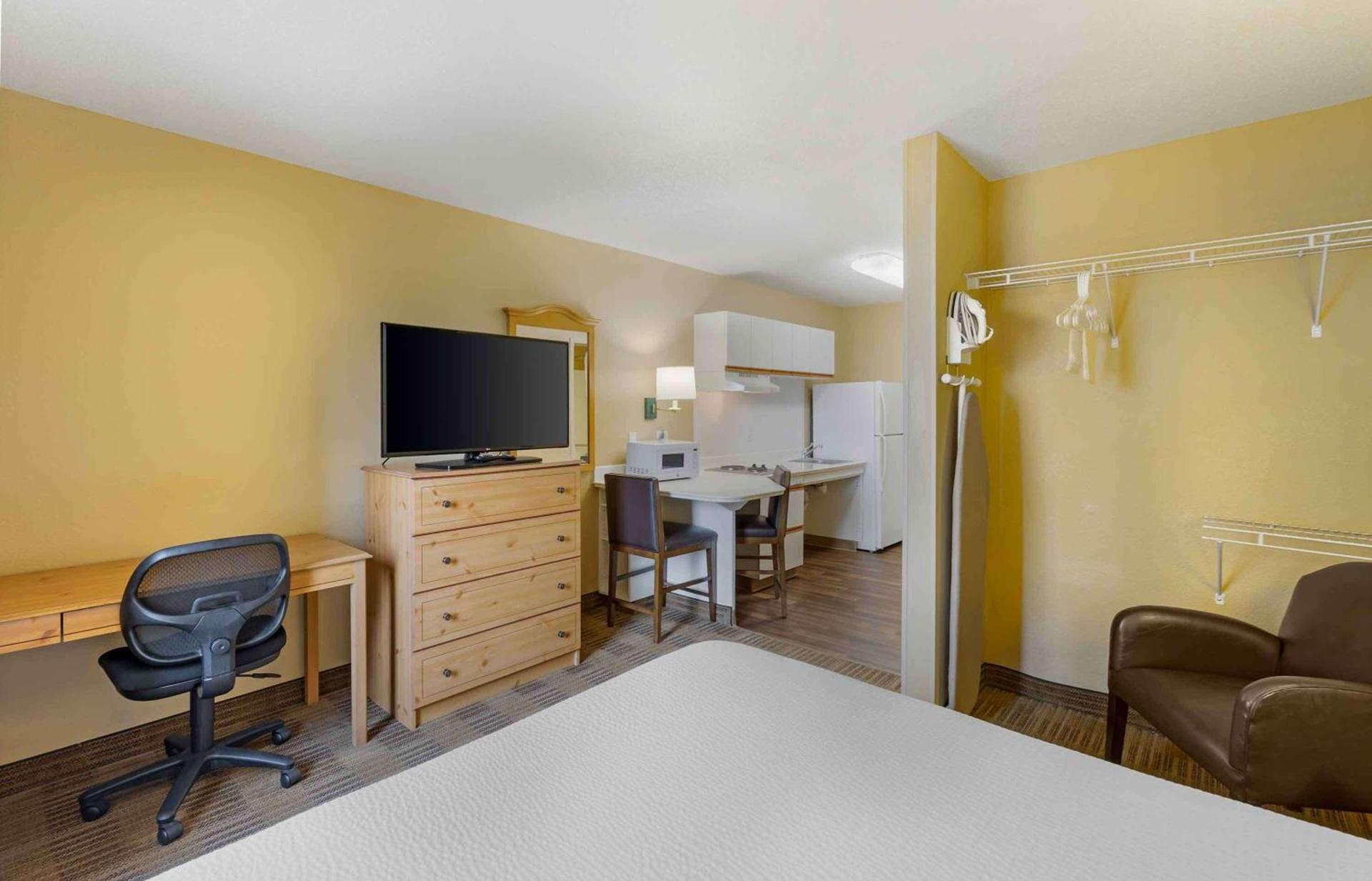 Extended Stay America Select Suites - Orlando - Southpark - Equity Row photo 12