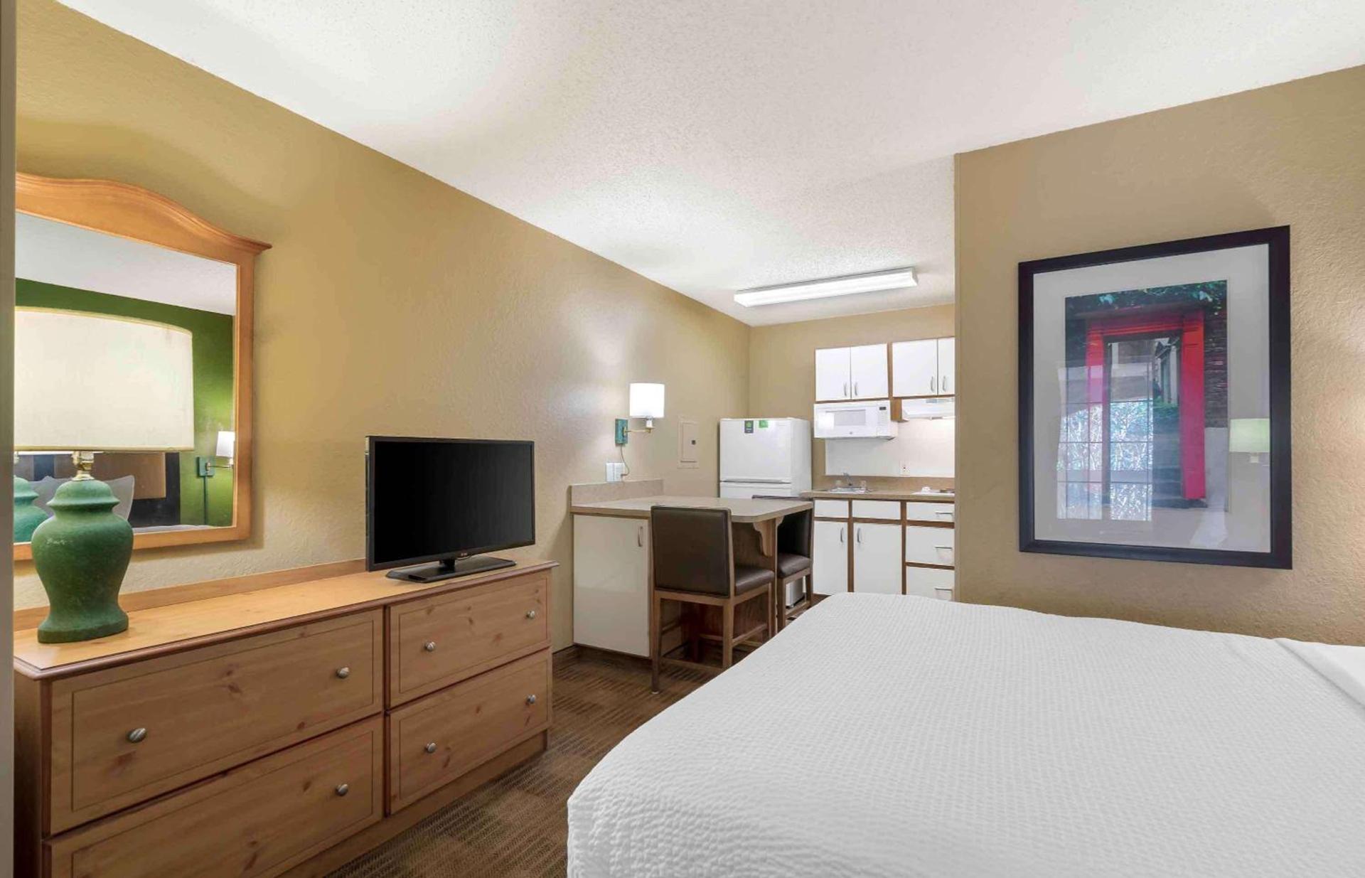 Extended Stay America Suites - Clearwater - Carillon Park photo 9