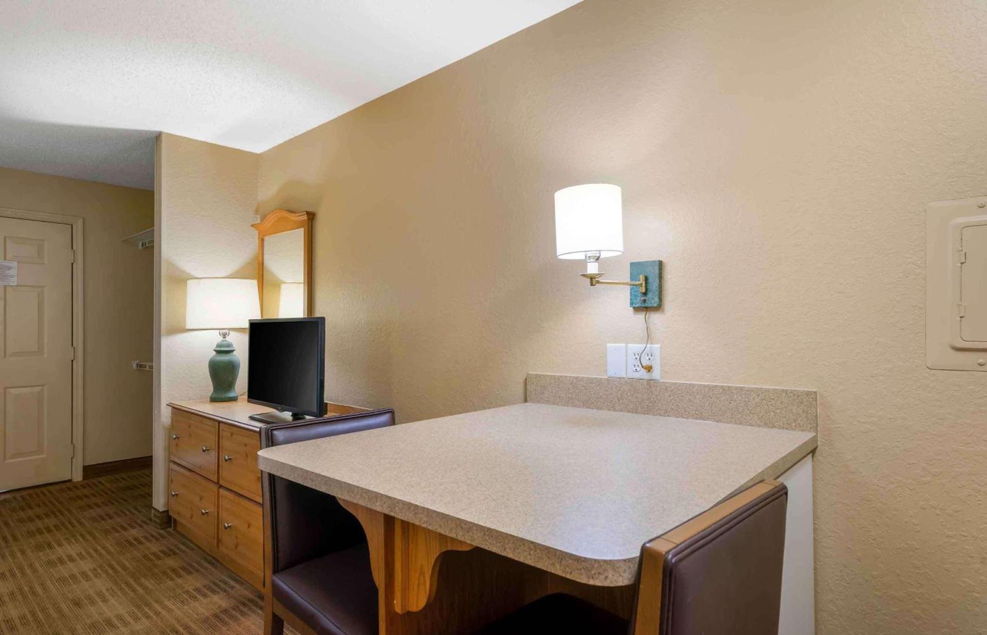 Extended Stay America Suites - Clearwater - Carillon Park photo 10