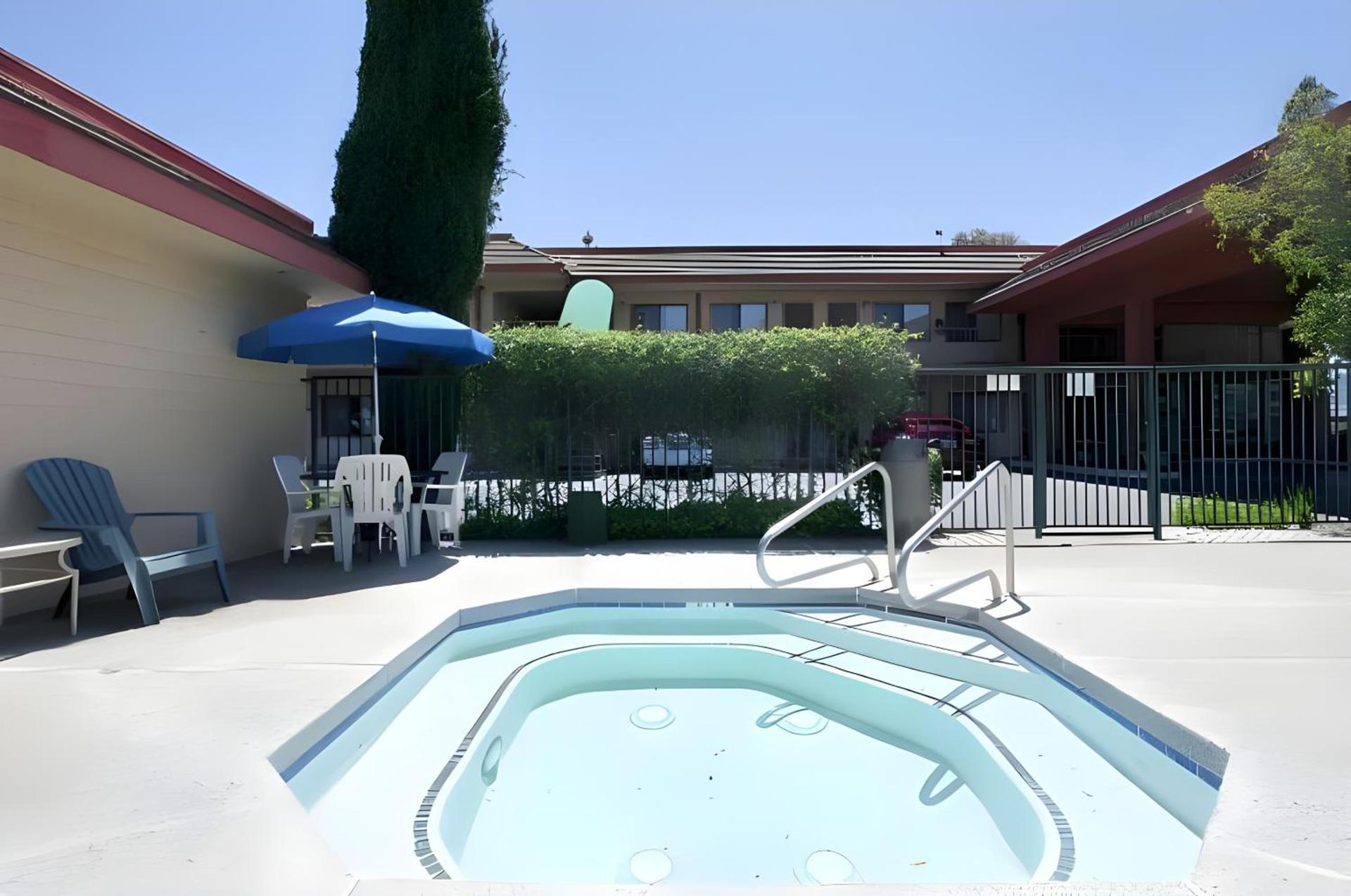 Days Inn by Wyndham Gilroy photo 13