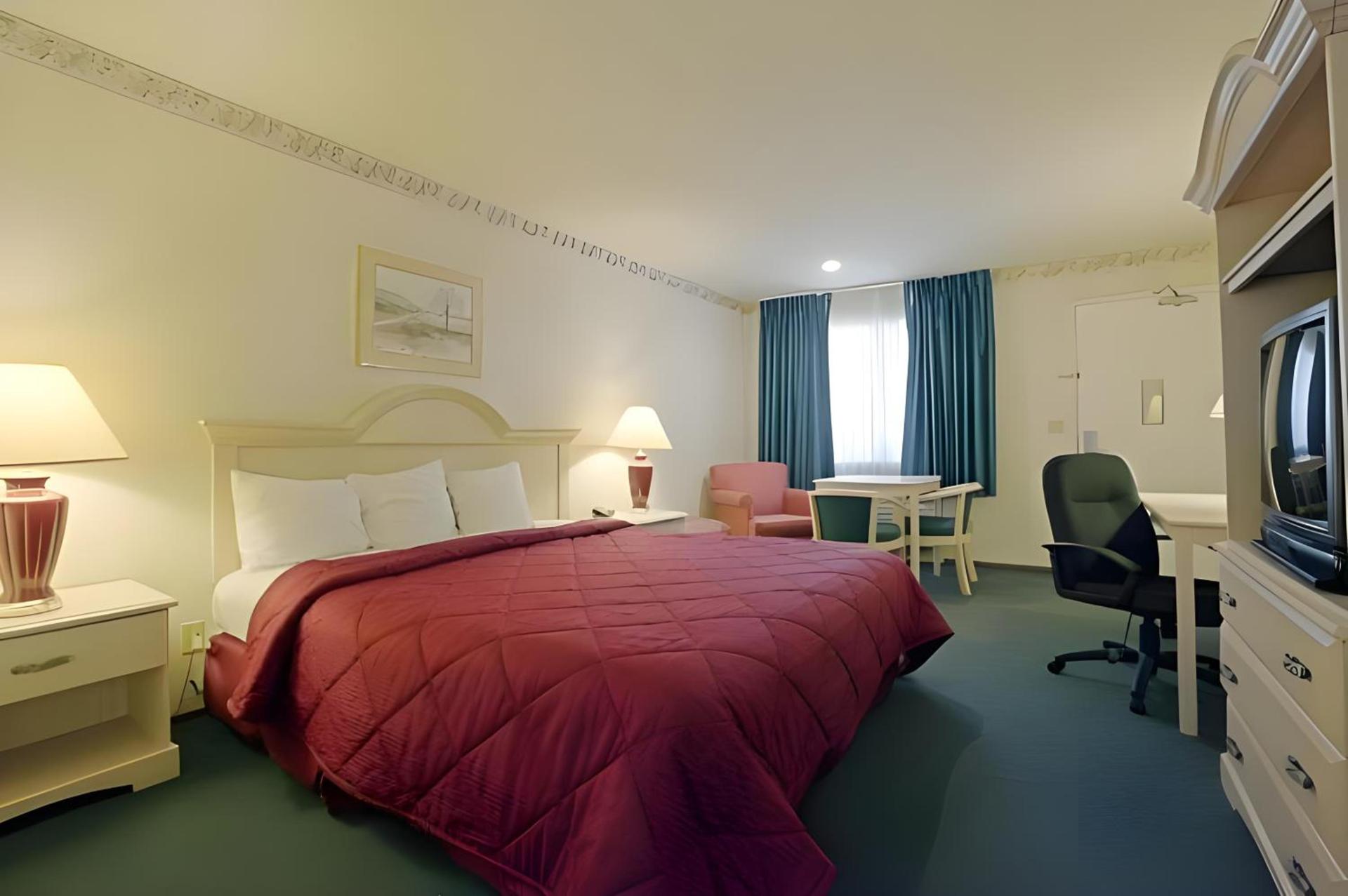 Days Inn by Wyndham Gilroy photo 24