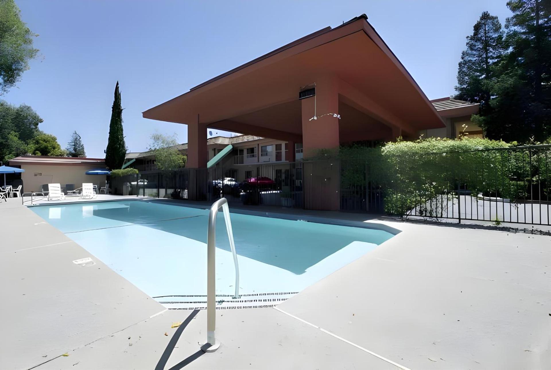 Days Inn by Wyndham Gilroy photo 25