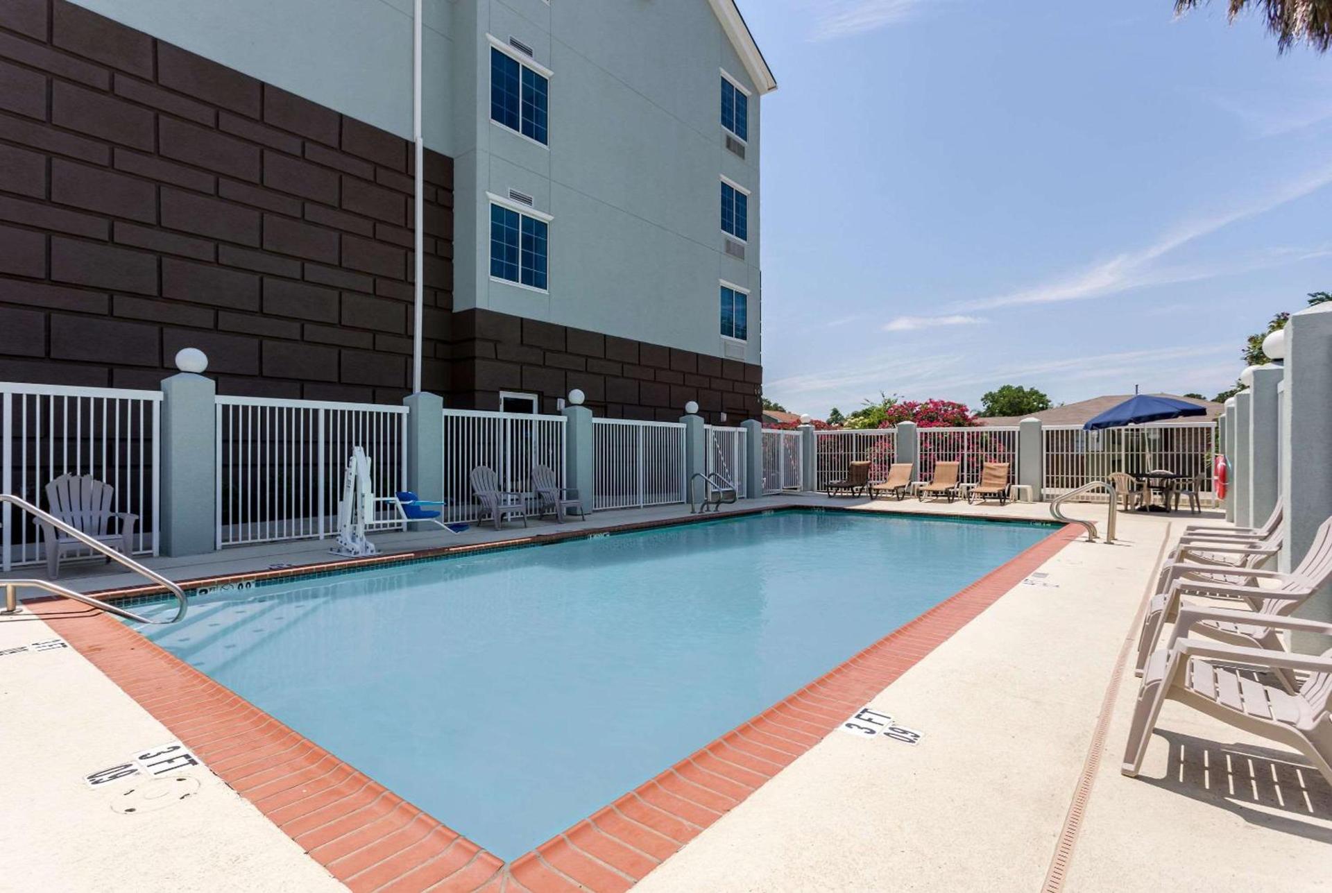 Comfort Suites New Orleans East photo 33