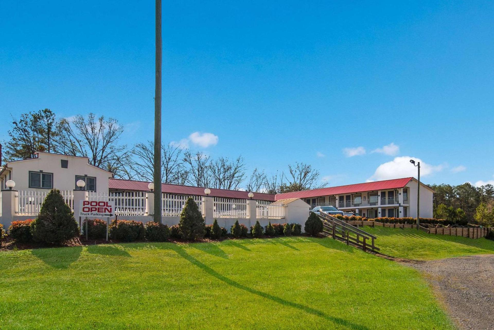 Econo Lodge Calhoun North Damascus photo 5