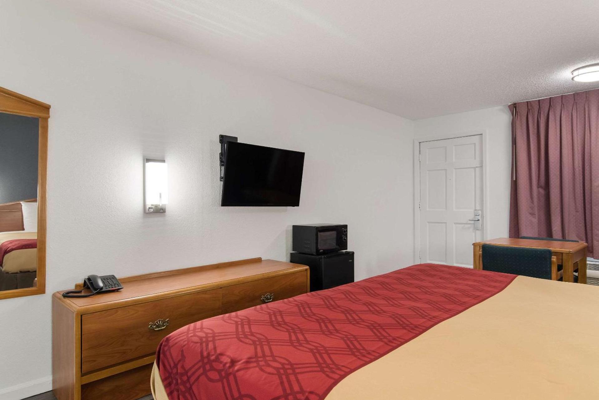 Econo Lodge Calhoun North Damascus photo 11