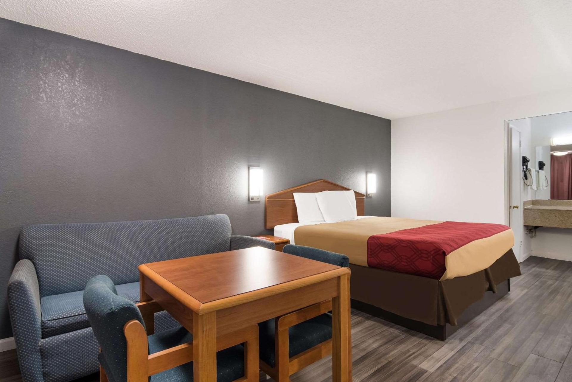 Econo Lodge Calhoun North Damascus photo 12