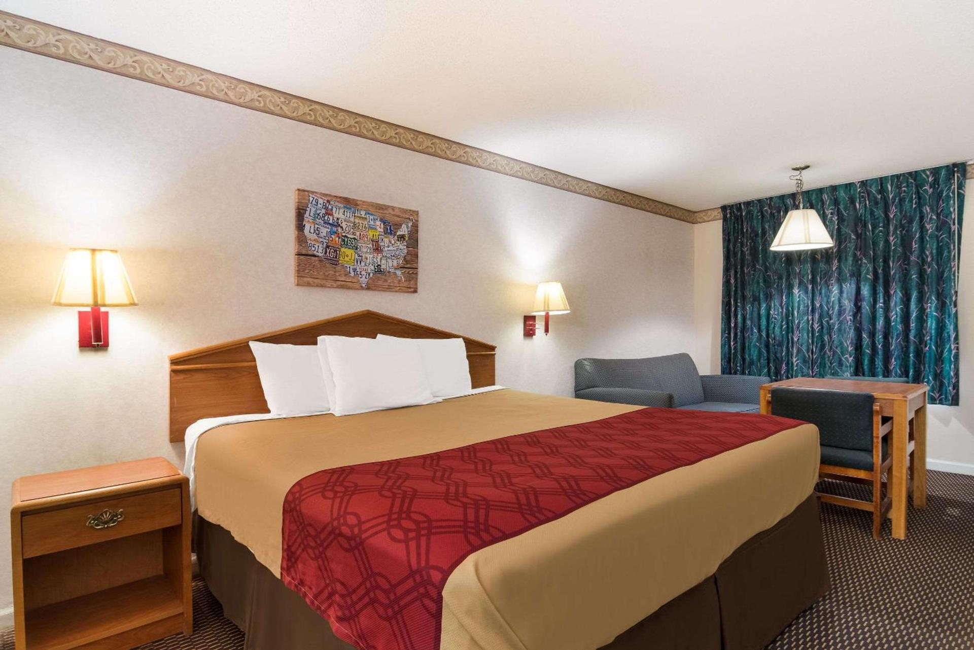 Econo Lodge Calhoun North Damascus photo 14