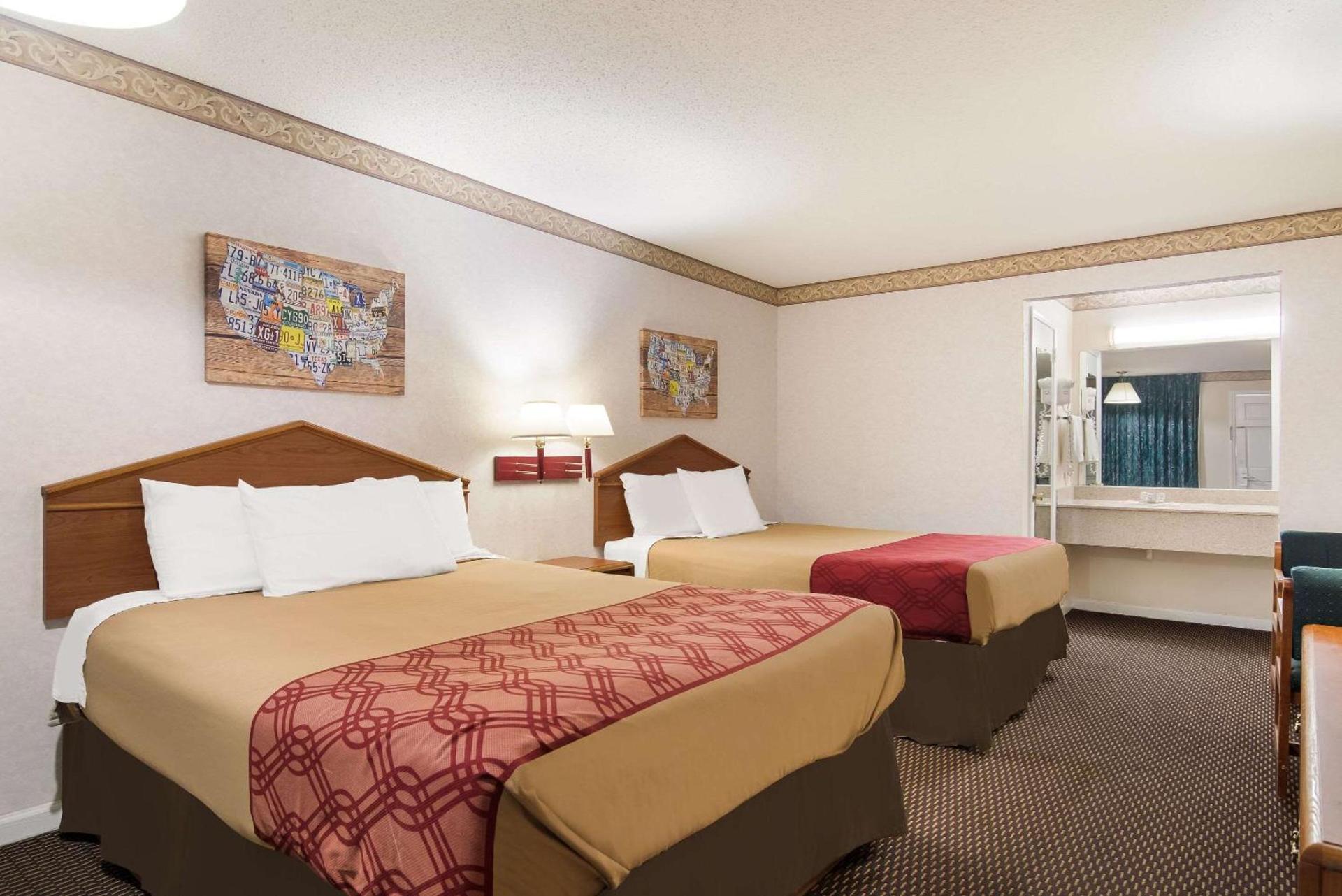 Econo Lodge Calhoun North Damascus photo 19