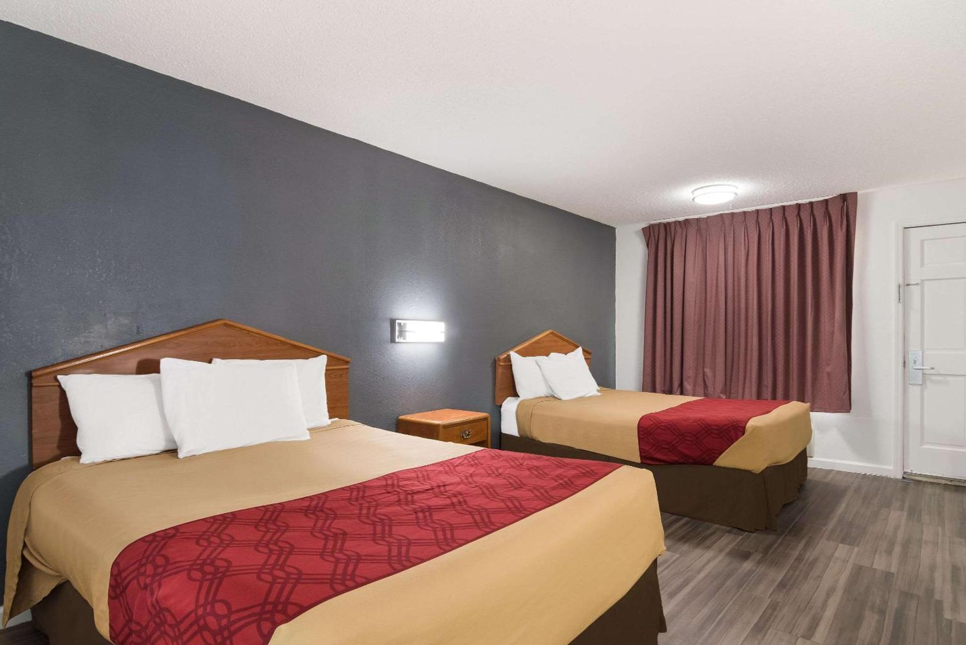 Econo Lodge Calhoun North Damascus photo 22
