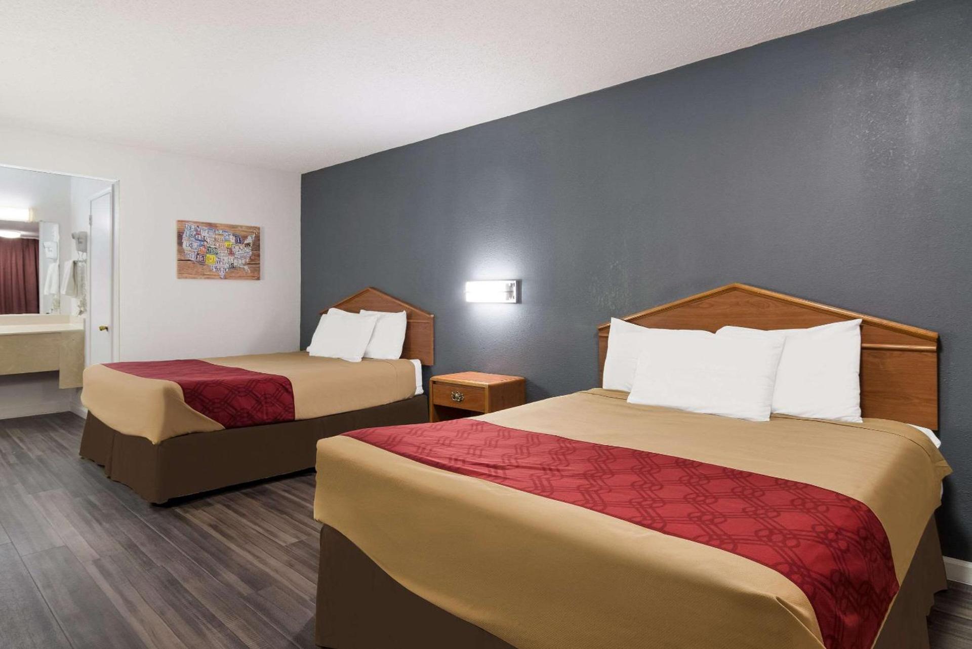 Econo Lodge Calhoun North Damascus photo 23