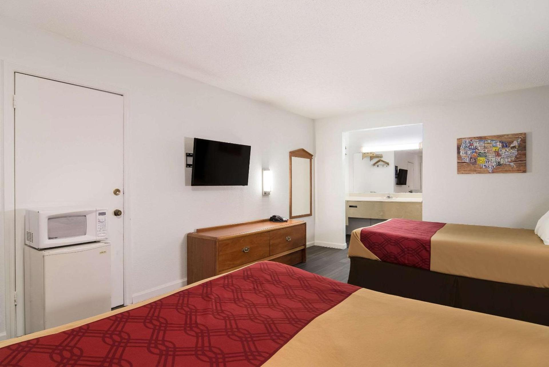 Econo Lodge Calhoun North Damascus photo 24