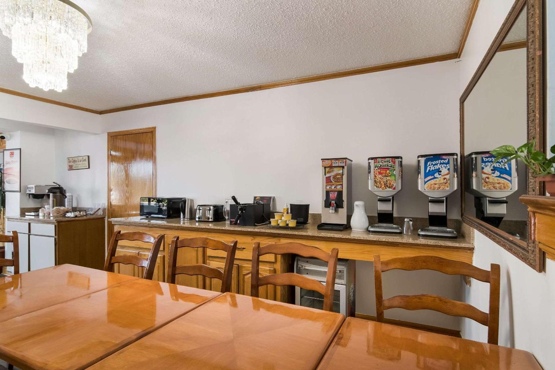 Econo Lodge Calhoun North Damascus photo 28