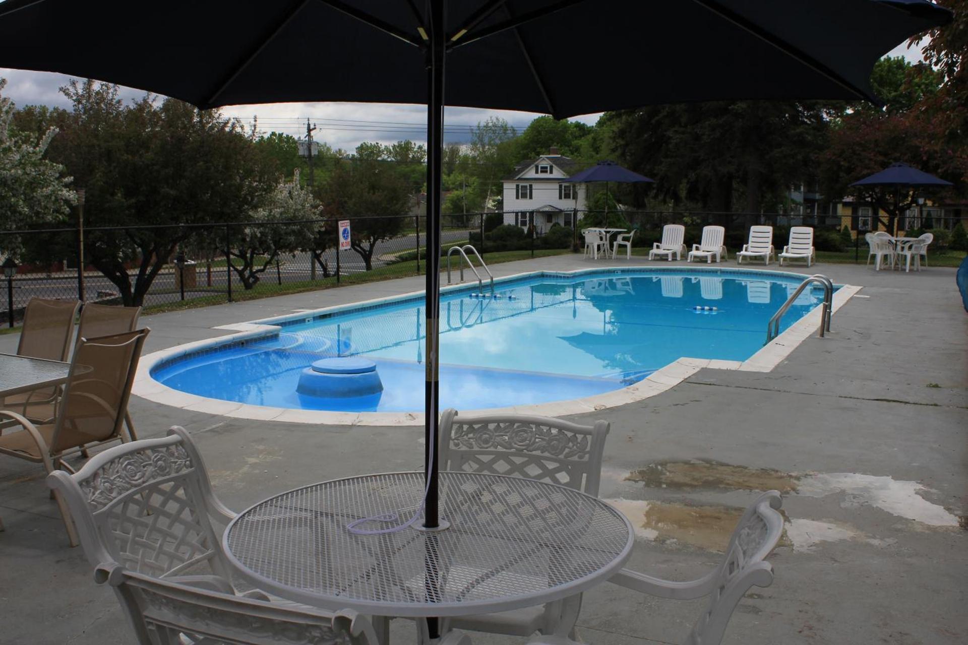 Berkshire Inn photo 3