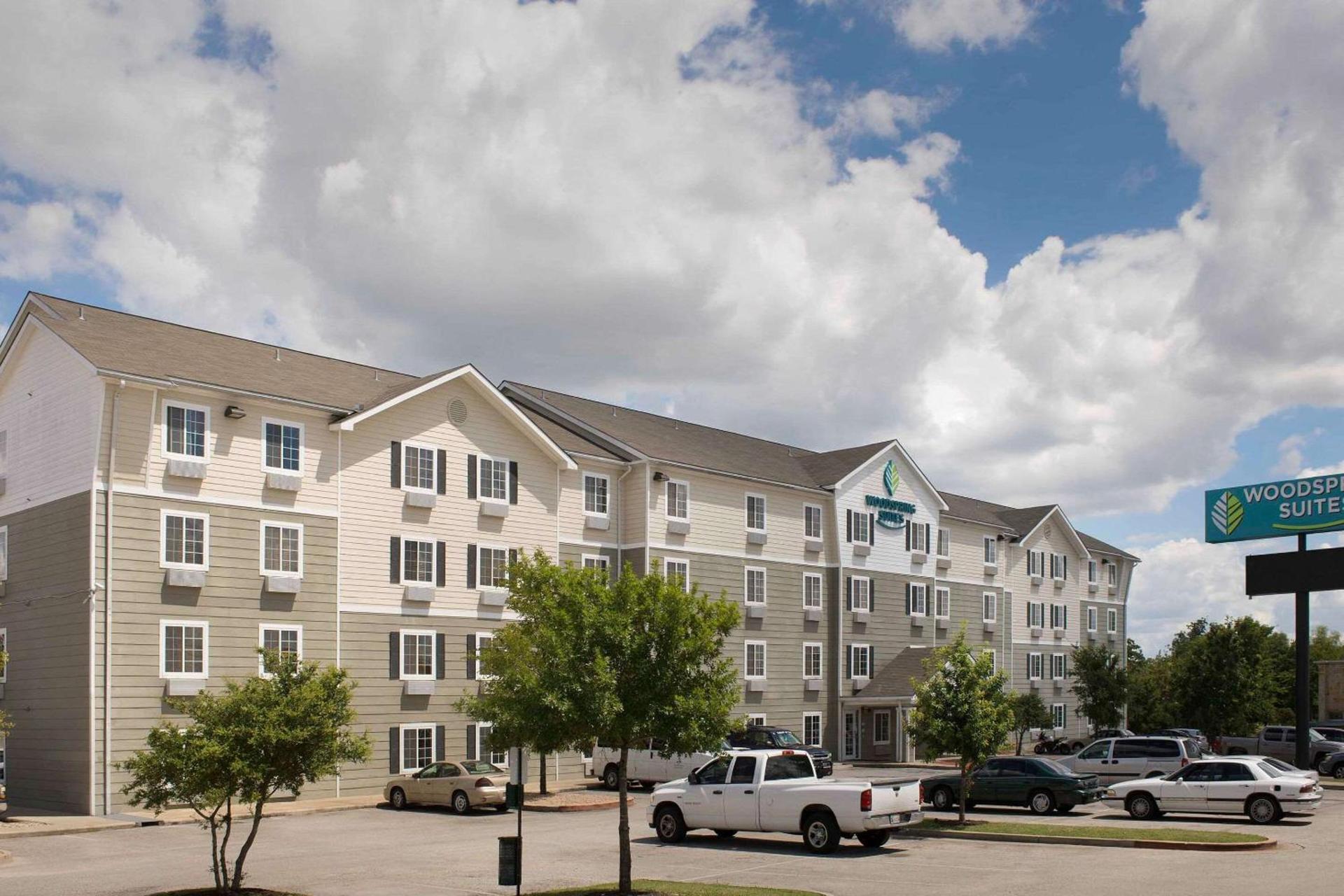 WoodSpring Suites Austin North I-35 photo 2