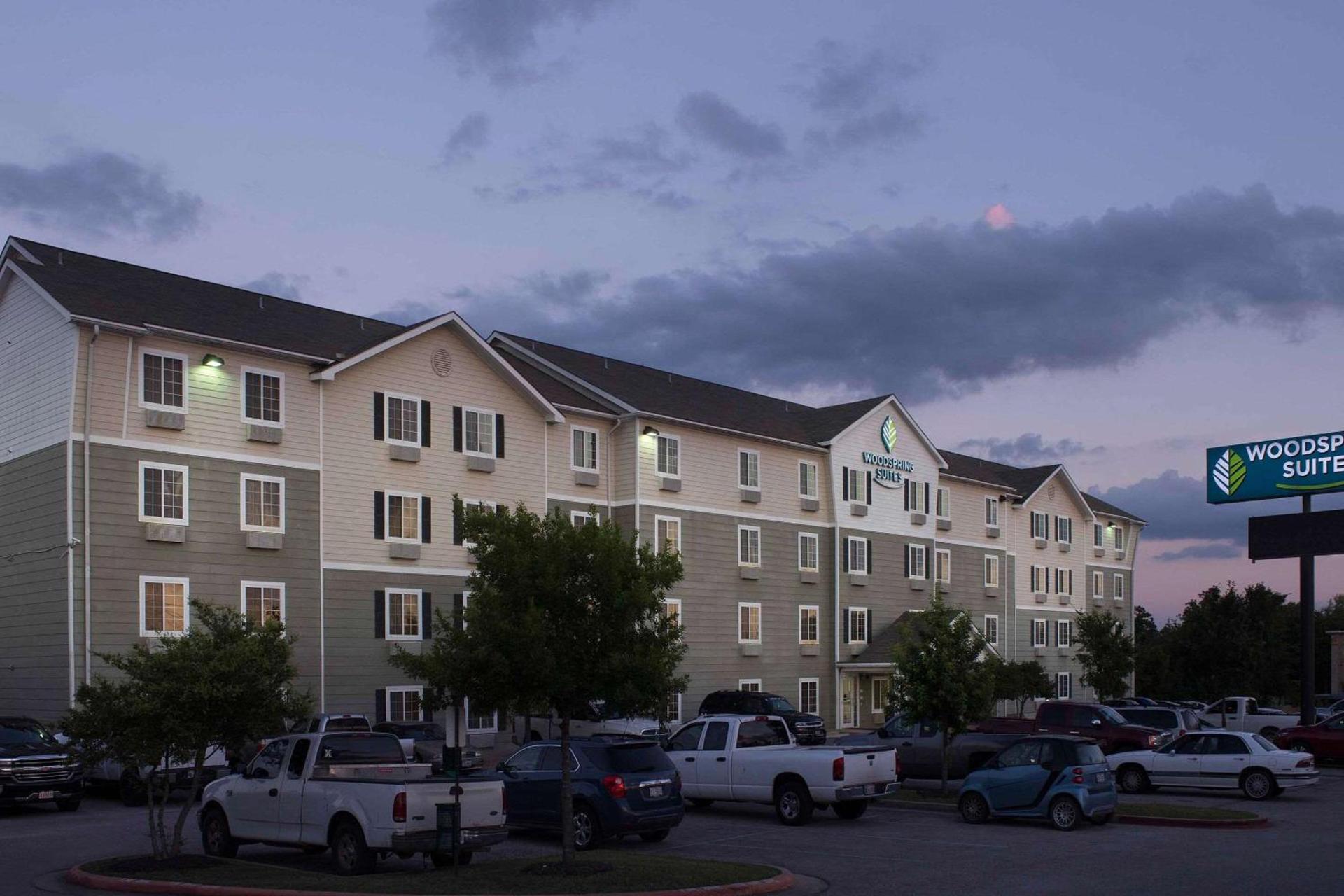 WoodSpring Suites Austin North I-35 photo 3