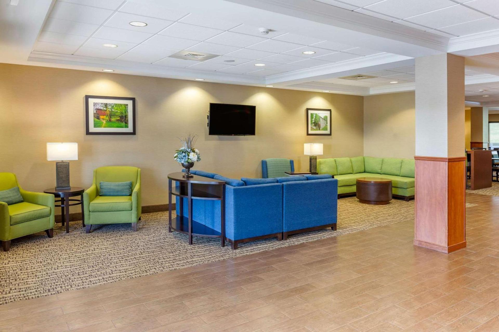 Comfort Suites Lancaster Amish Country photo 3