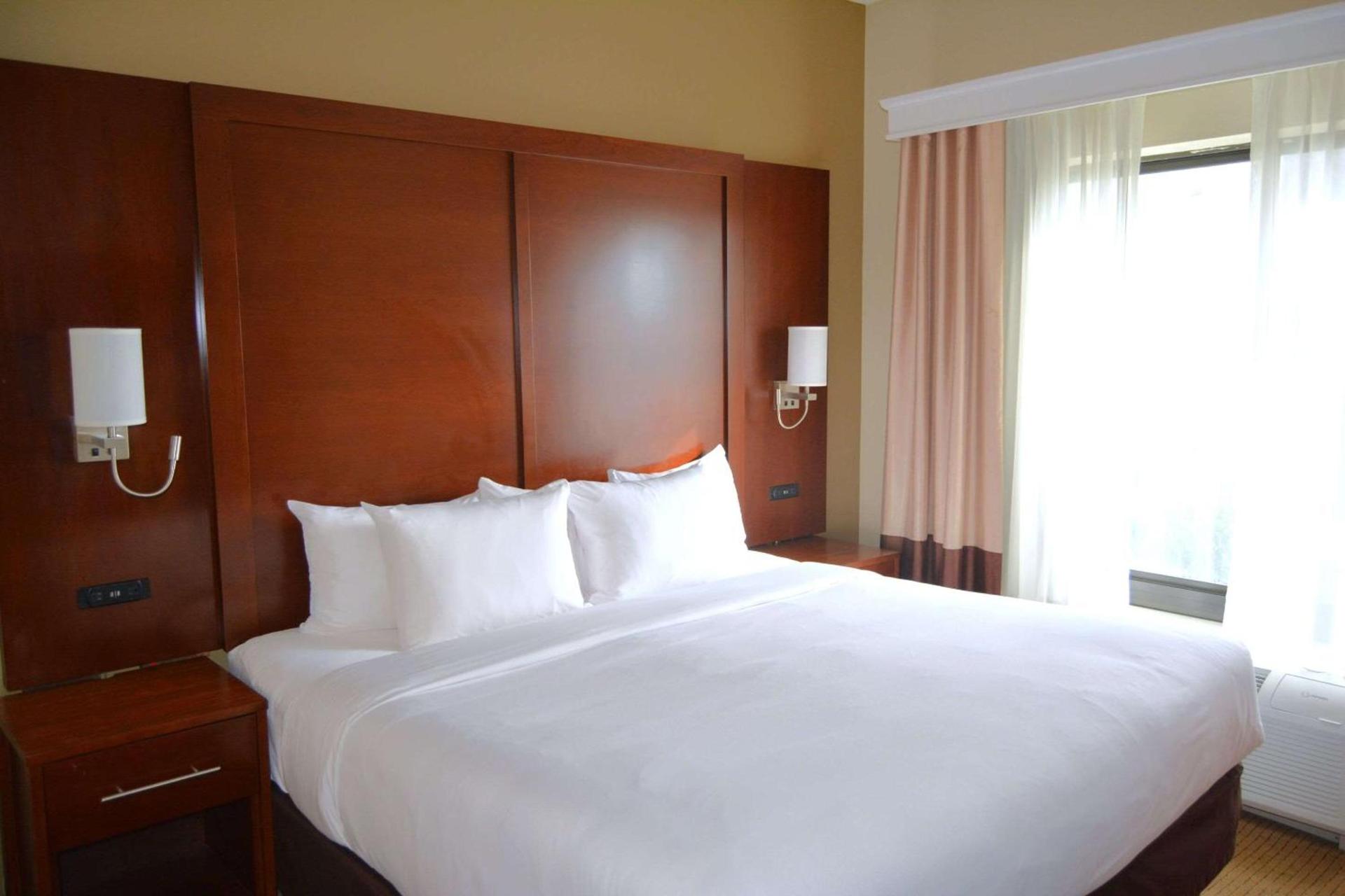Comfort Suites Lancaster Amish Country photo 9