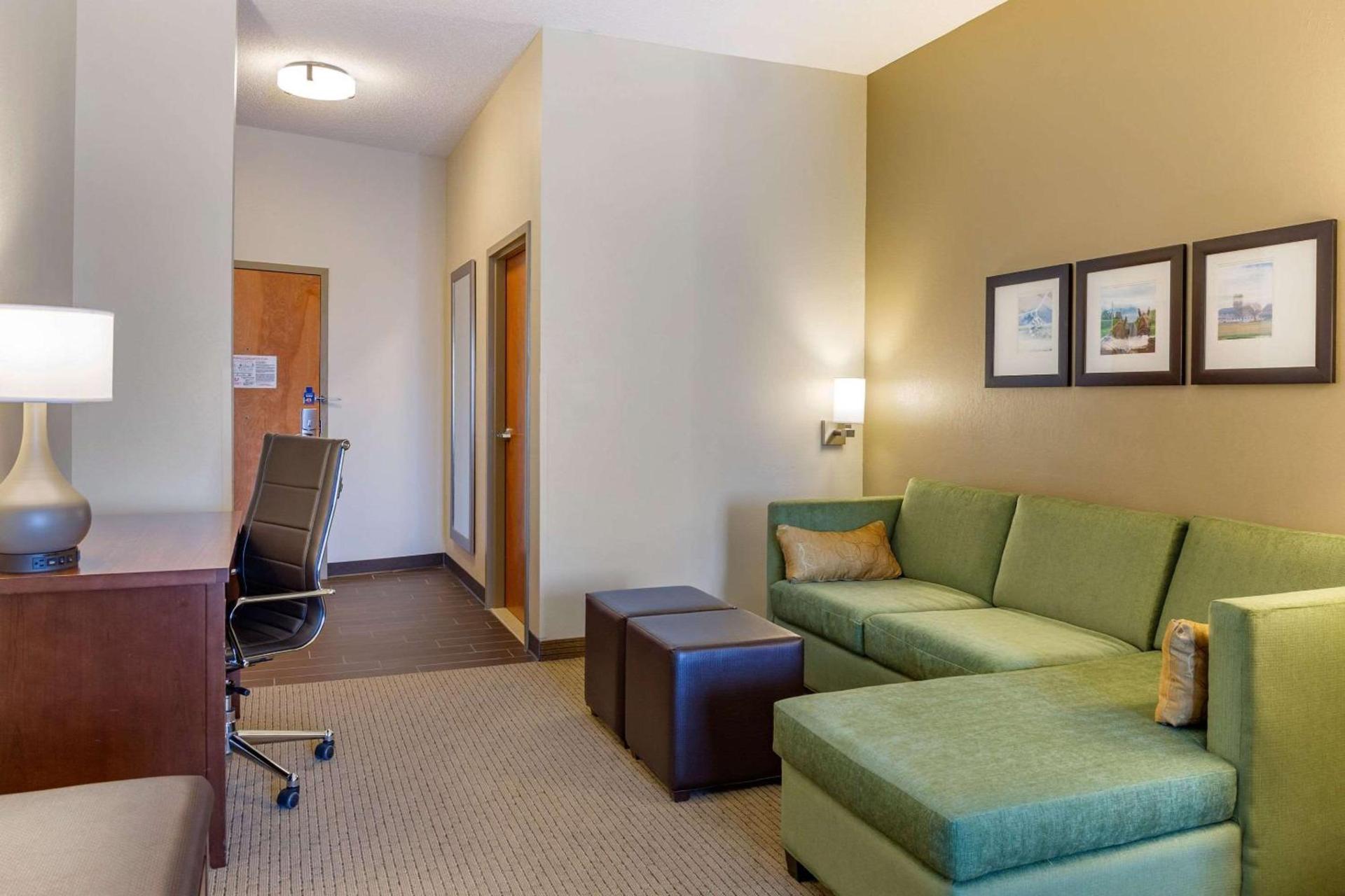 Comfort Suites Lancaster Amish Country photo 13